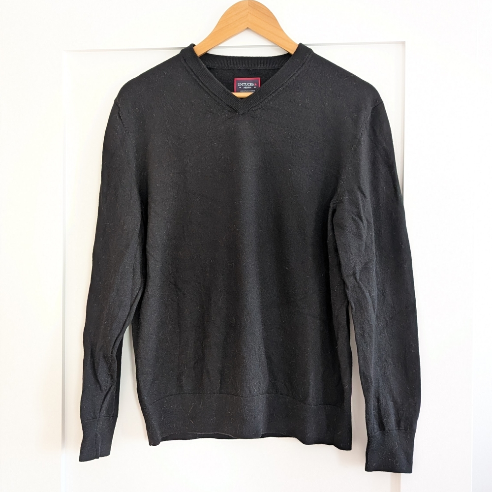 UNTUCKit Men's Black V-Neck Sweater